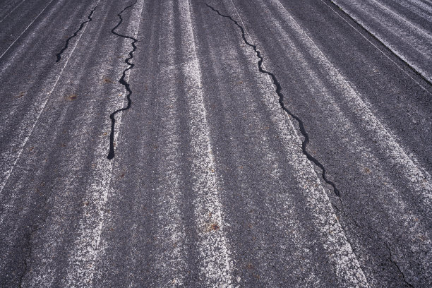 白色条纹的街道细节图片下载