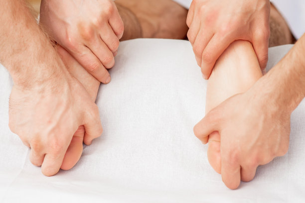 按摩柔软的光脚。图片下载