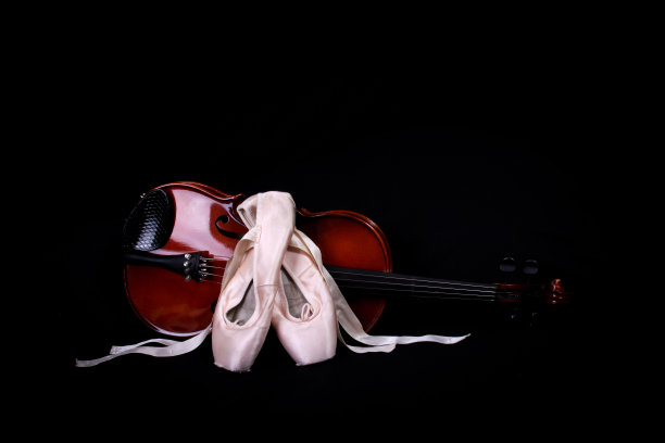 芭蕾舞鞋和小提琴图片下载