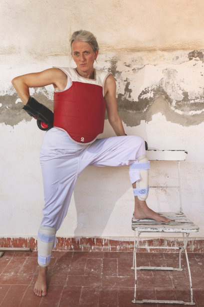 休息时摆姿势图片下载