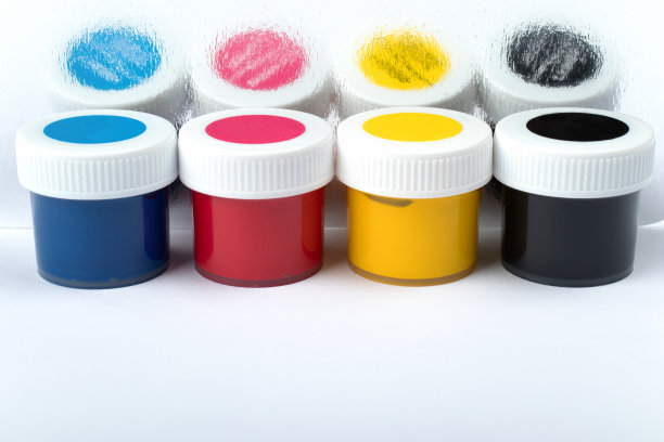 面板cmyk。4种油漆颜色。色彩的概念。图片下载