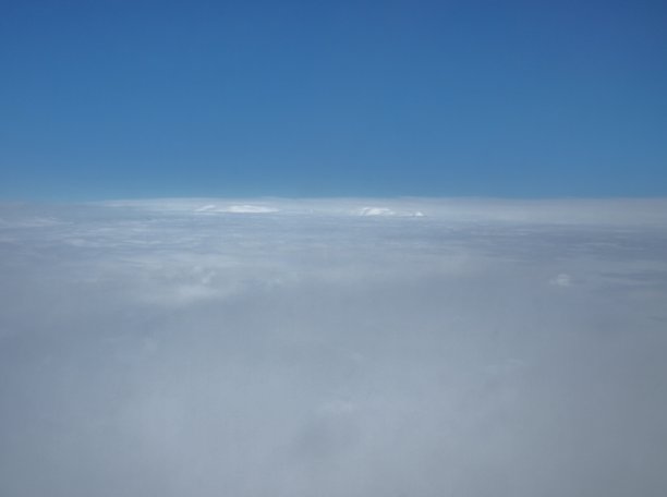 在云层之上图片下载