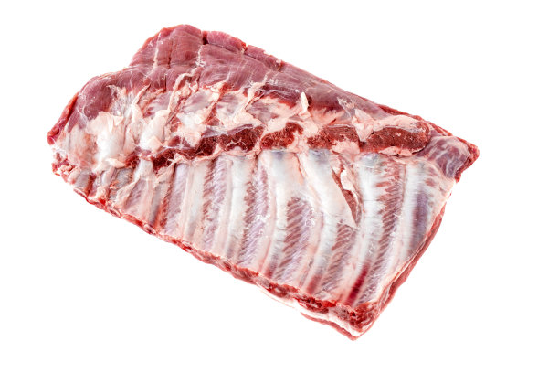 生排骨。生肉，农场和烹饪概念。肉商店。整个生排骨孤立在白色背景上图片下载