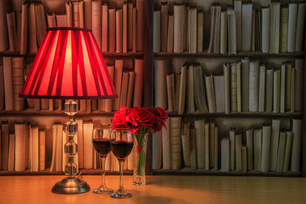 台灯和玫瑰图片下载