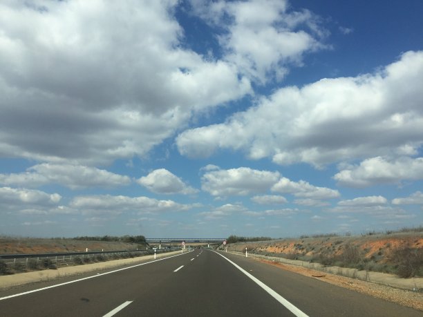 空荡荡的国道图片下载