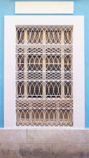 典型的西班牙窗发现塞维利亚，安达卢西亚，西班牙图片下载