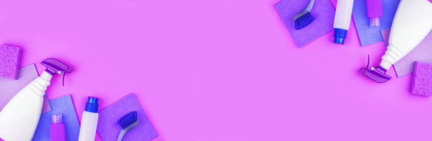 用清洁产品制成的横幅以紫色为背景。图片下载