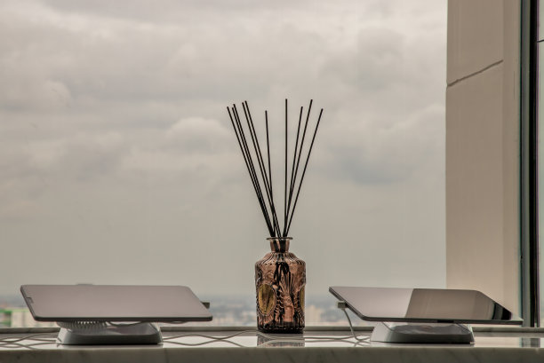 从联合办公空间俯瞰天空。图片下载