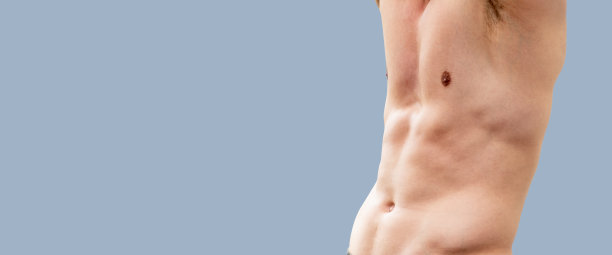 赤裸肌肉男人躯干，腹部肌肉在灰色背景图片下载