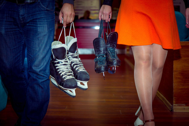 溜冰鞋。滑冰准备工作的一半。图片下载