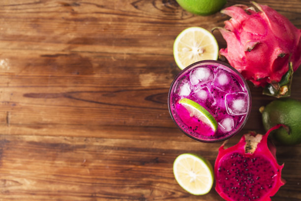 一杯火龙果奶昔图片下载