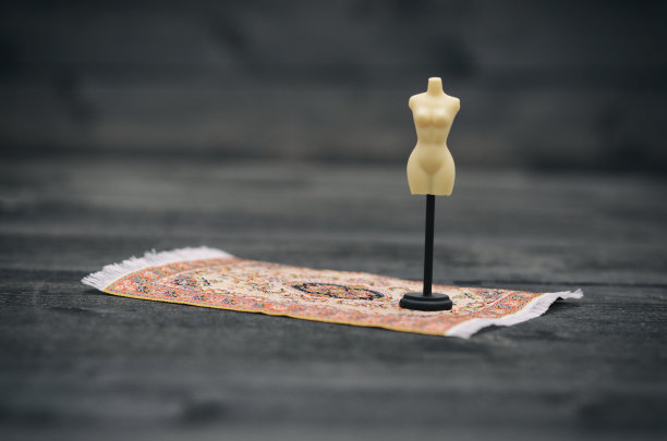 女性复古人体模型支架，时尚设计理念图片下载