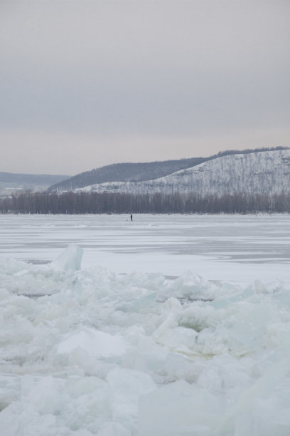 俄罗斯伏尔加河的冬天图片下载