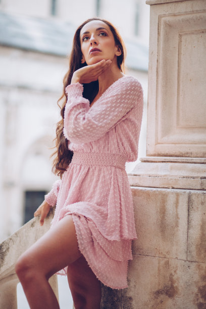 优雅时尚的女性图片下载