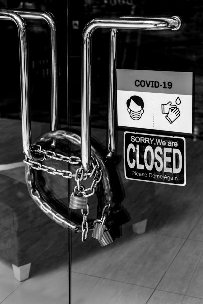 Covid-19关闭标志、警告、由于冠状病毒大流行关闭和锁定业务。图片下载