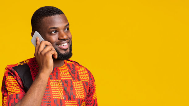 有兴趣的非洲人打电话，看自由空间图片下载