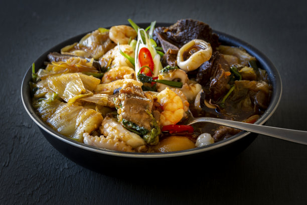 红烧排骨，虾和章鱼图片下载