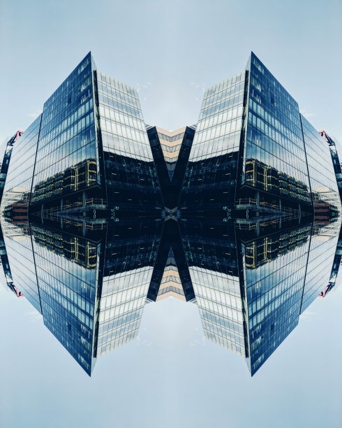 玻璃反射的建筑外观错觉图片下载