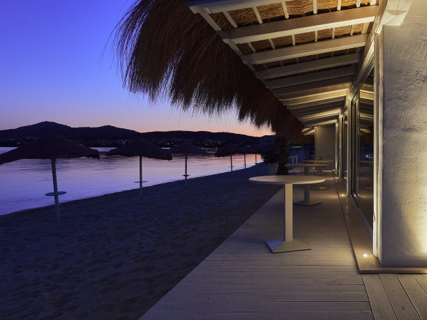 海滩上的一家餐馆图片下载