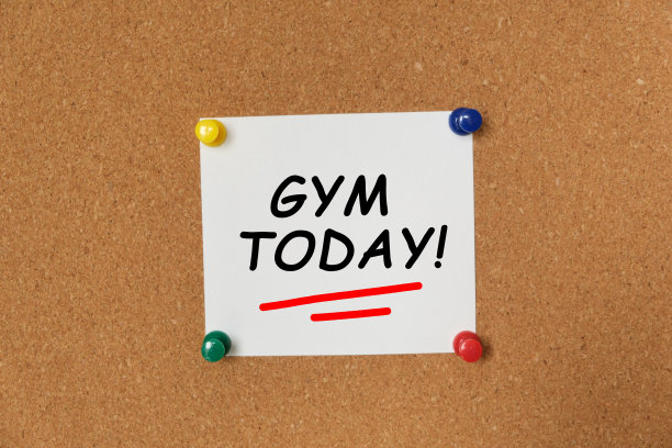 “Text GYM TODAY”写在一张贴纸上图片下载