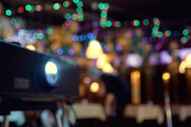 明亮的彩色的斑点。模糊的背景图片下载