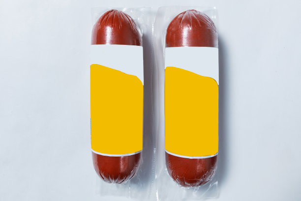 香肠，意大利腊肠产品，准备在白色的背景上出售图片下载