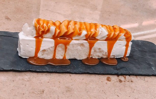 焦糖奶油蛋白甜饼甜点图片下载