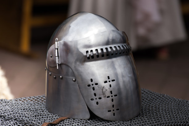 中世纪骑士的铁盔图片下载
