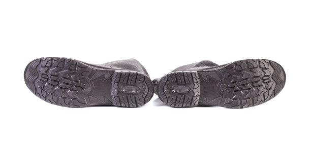 灰色的鞋底，从下面拍摄。图片下载