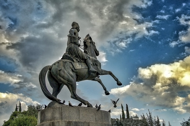 希腊英雄卡拉斯卡基斯的雕像，位于雅典panathinaic体育场对面图片下载