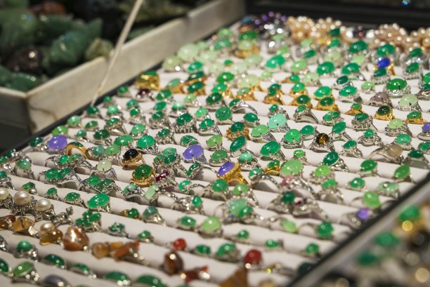 玉器戒指和珠宝展示图片下载