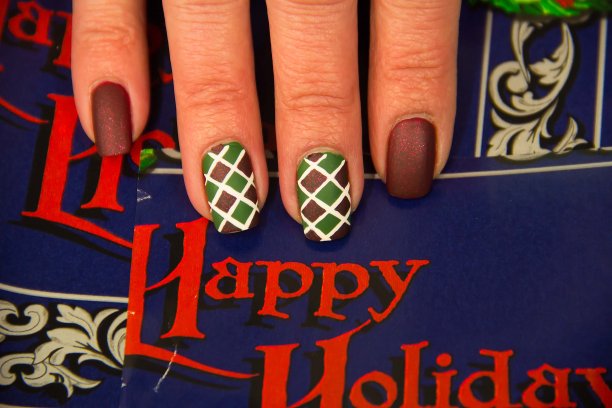 红色和绿色假日指甲艺术设计图片下载