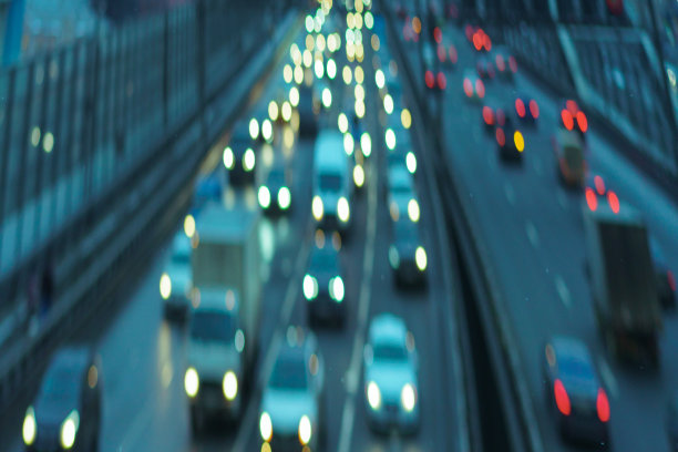 运动模糊。高速公路上的交通状况。图片下载