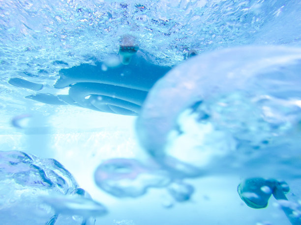 水下吃水浅的图片下载