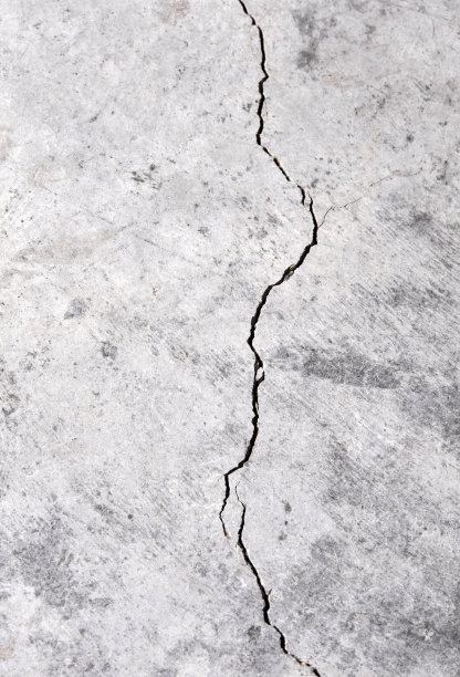 裂纹在地板上图片下载