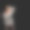 孤立瘦长的红头发卷发女孩图片下载