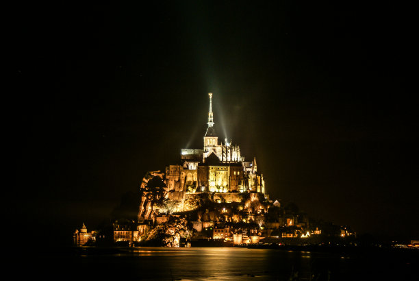 圣米歇尔山夜景灯图片下载