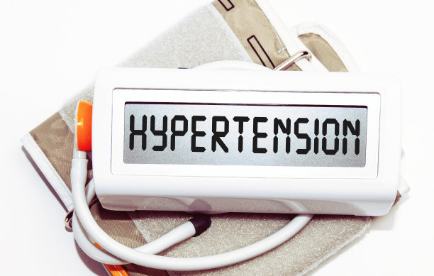 带有高血压题字的电子眼压计。医学概念。图片下载