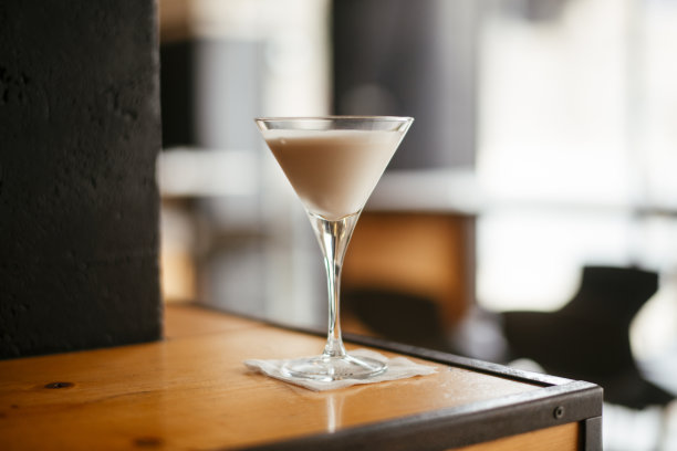 餐厅里的鸡尾酒。图片下载