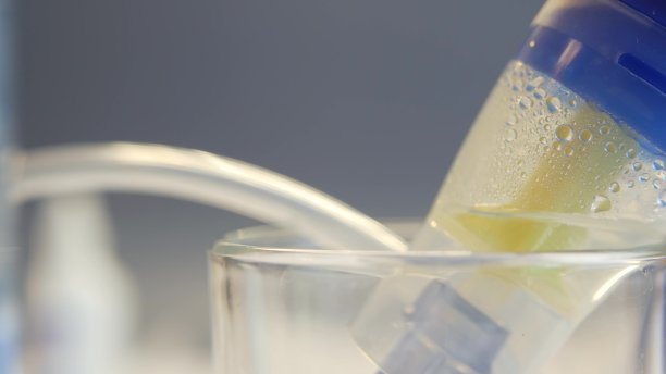 喷雾器氧气面罩，肺炎、冠状病毒、非典、支气管炎等医疗设备。吸入器，呼吸性肺病康复。流感、咳嗽和支气管哮喘治疗图片下载