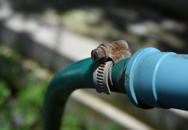 生锈的管夹图片下载