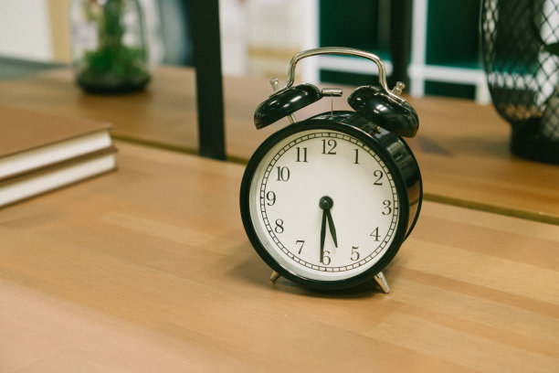 老式闹钟图片下载