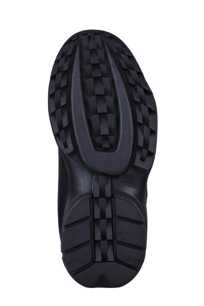 黑色槽鞋鞋底上的白色背景。图片下载