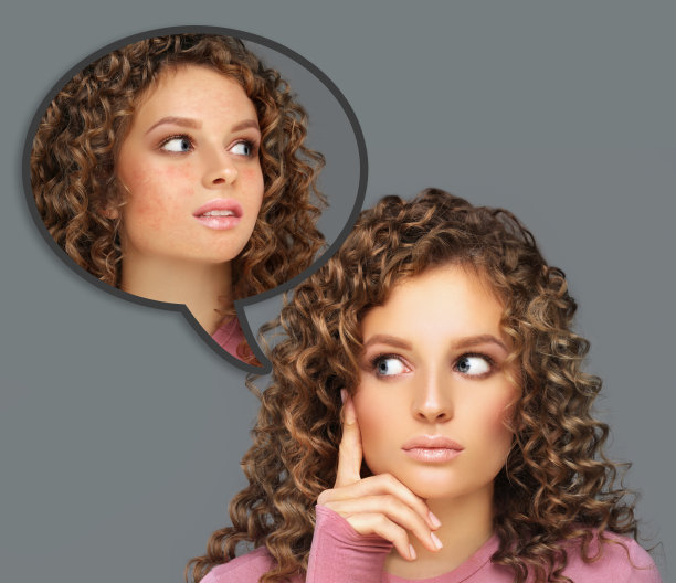 痤疮疤痕后/治疗痤疮疤痕。痤疮疤痕切除图片下载