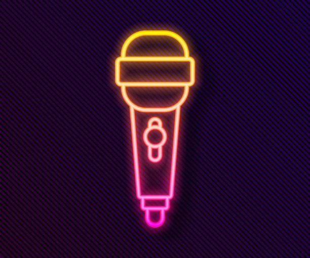 霓虹灯线麦克风图标孤立在黑色背景。在空中无线电麦克风麦克风。演讲者的迹象。矢量图图片下载