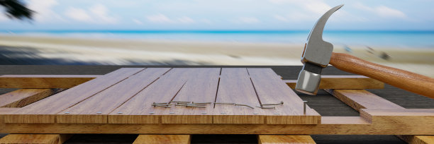 锤头木制的金属手柄。用锤子把钉子敲进胶合板里。修复和装饰木桥海滨，大海和沙子。3d渲染图片下载