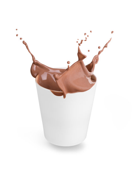 在玻璃杯里放一点可可图片下载