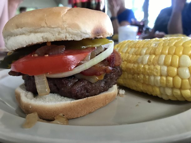 经典的自制汉堡餐图片下载