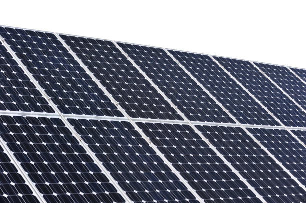 光伏太阳能电池板的特写屋顶上的白色背景图片下载