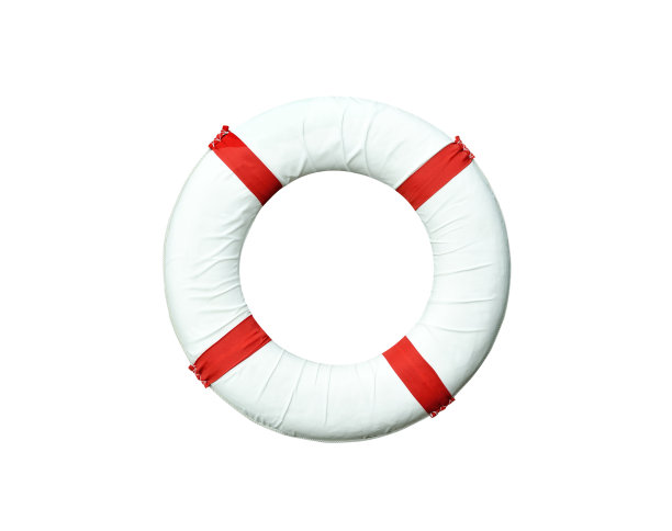 救生圈孤立在白色海面上图片下载